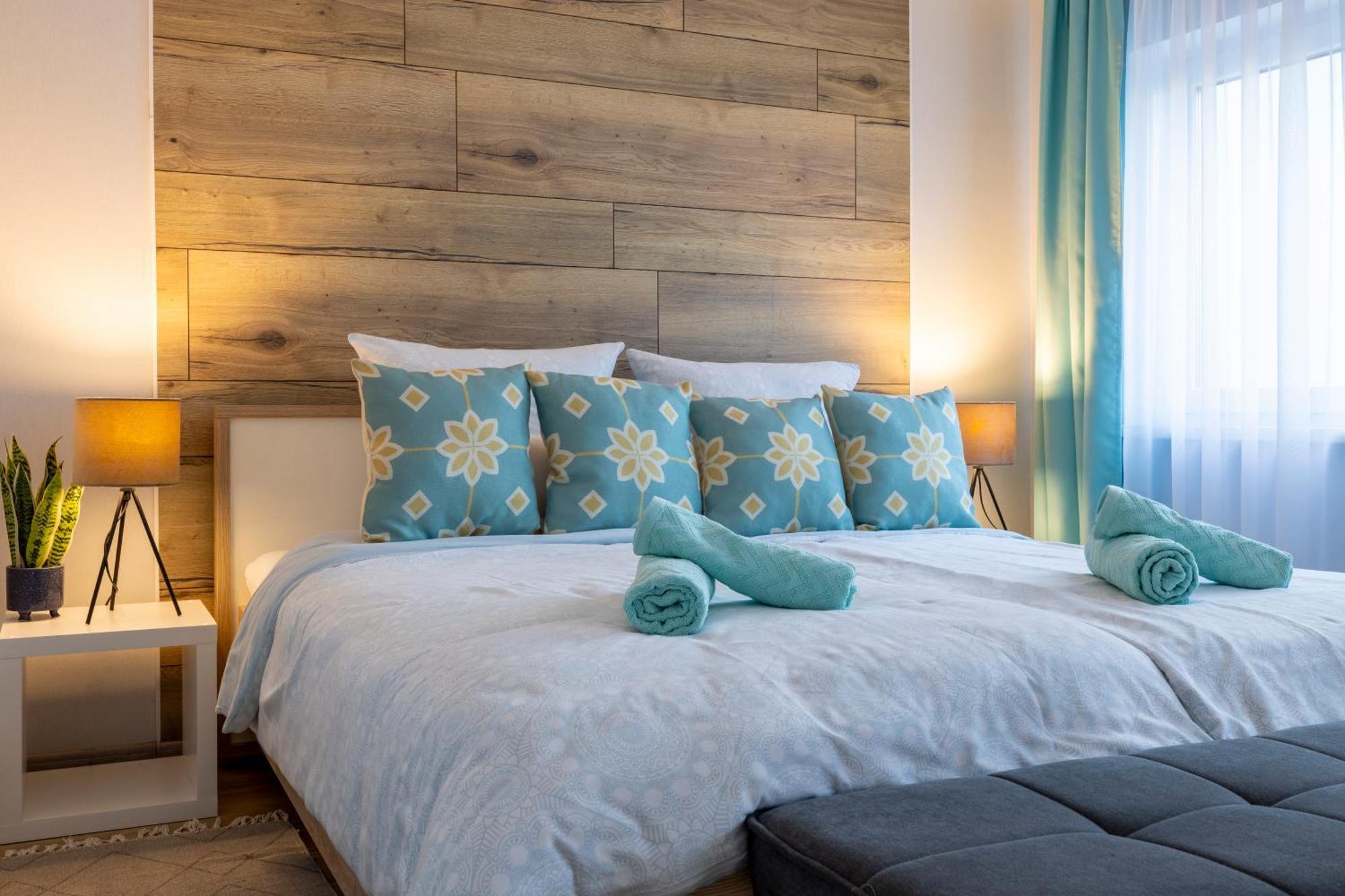 Design Apartment- 24H Self-Check-In - Bis 4 Pers - Parkplatz - Wifi - Balkon -Terrasse - In Direkter Weihernaehe - Radwege Schiffweiler ภายนอก รูปภาพ
