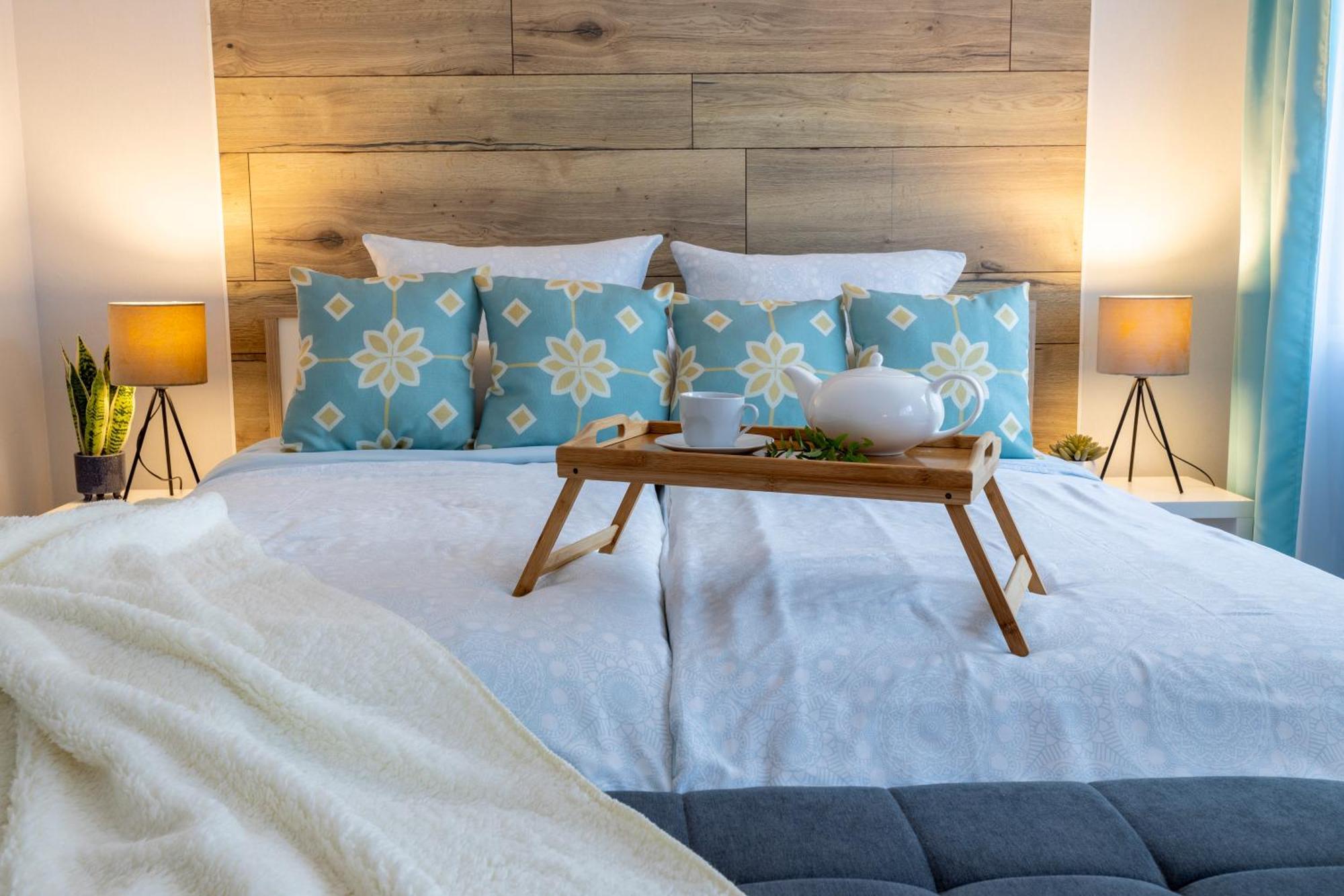 Design Apartment- 24H Self-Check-In - Bis 4 Pers - Parkplatz - Wifi - Balkon -Terrasse - In Direkter Weihernaehe - Radwege Schiffweiler ภายนอก รูปภาพ