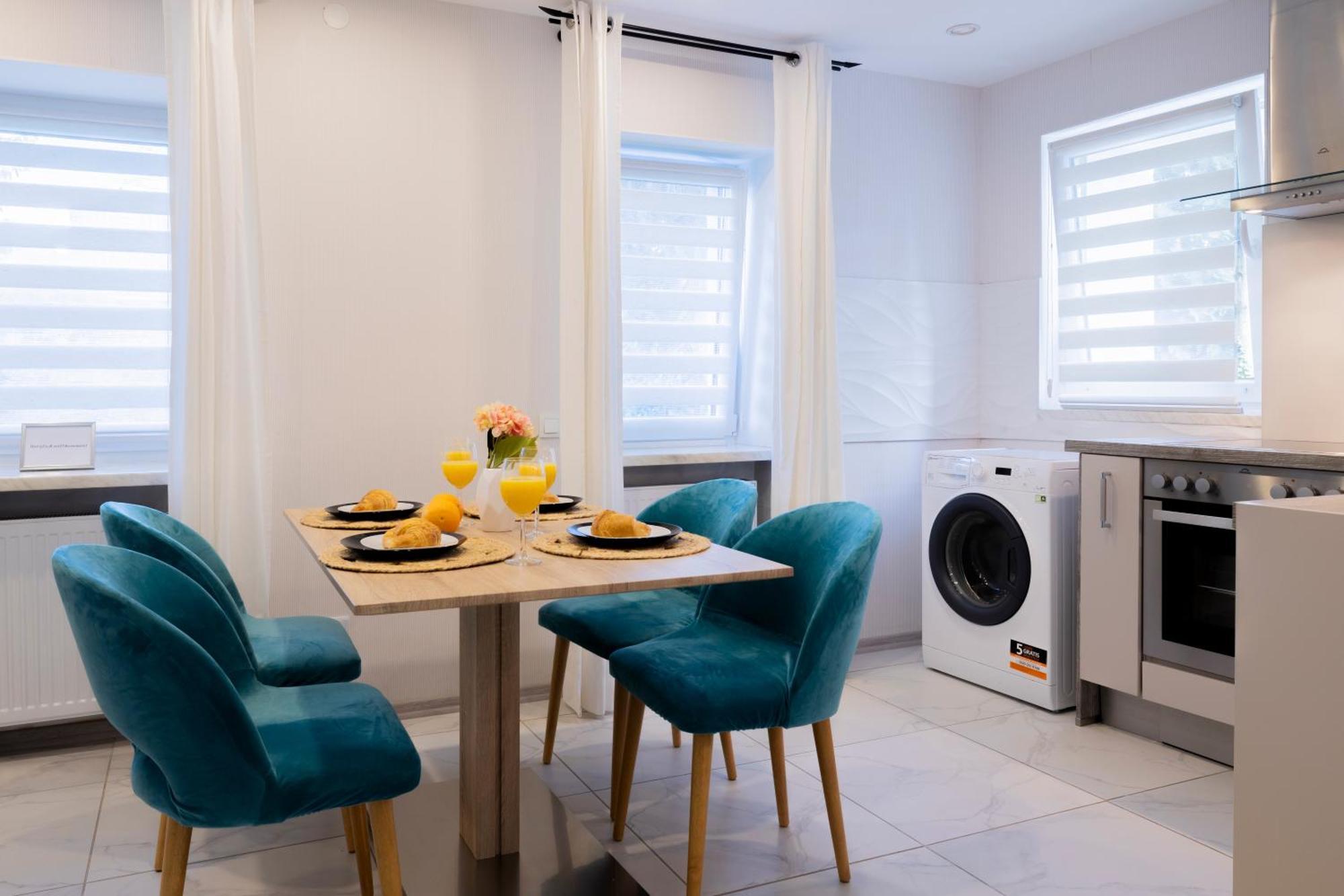 Design Apartment- 24H Self-Check-In - Bis 4 Pers - Parkplatz - Wifi - Balkon -Terrasse - In Direkter Weihernaehe - Radwege Schiffweiler ภายนอก รูปภาพ